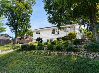50 Knolls Rd, Bloomingdale, NJ 07403