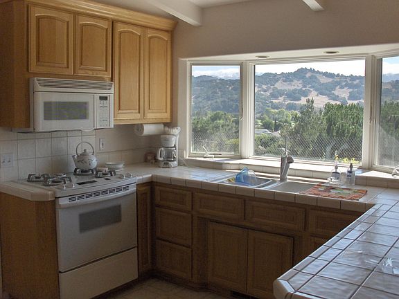 3rd image of 216 Willow Dr
