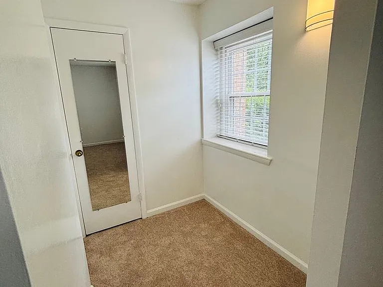 103 Huntington Ln — Photo 21
