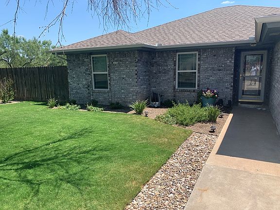 2nd image of 521 Mimosa Dr