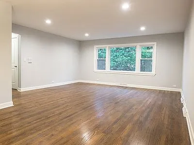 2910 W Touhy Ave — Photo 2