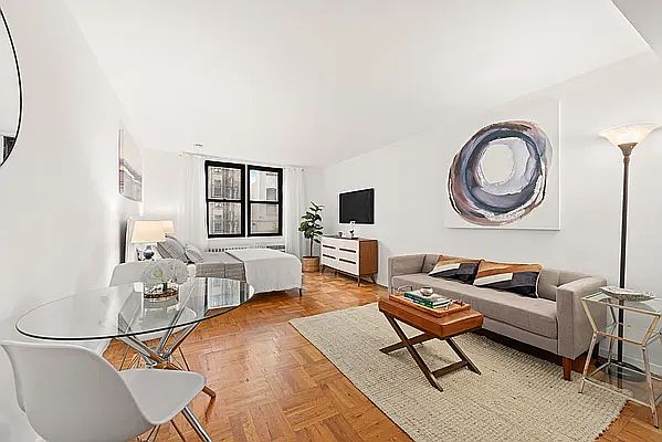 1st image of 229 E 28th St APT 1L