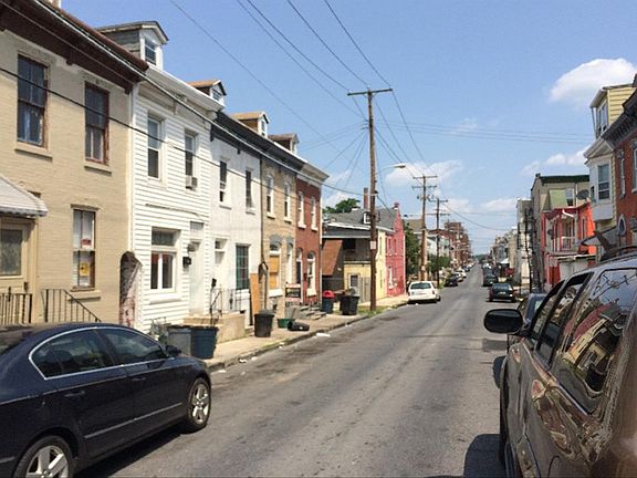 3rd image of 636 Moss St
