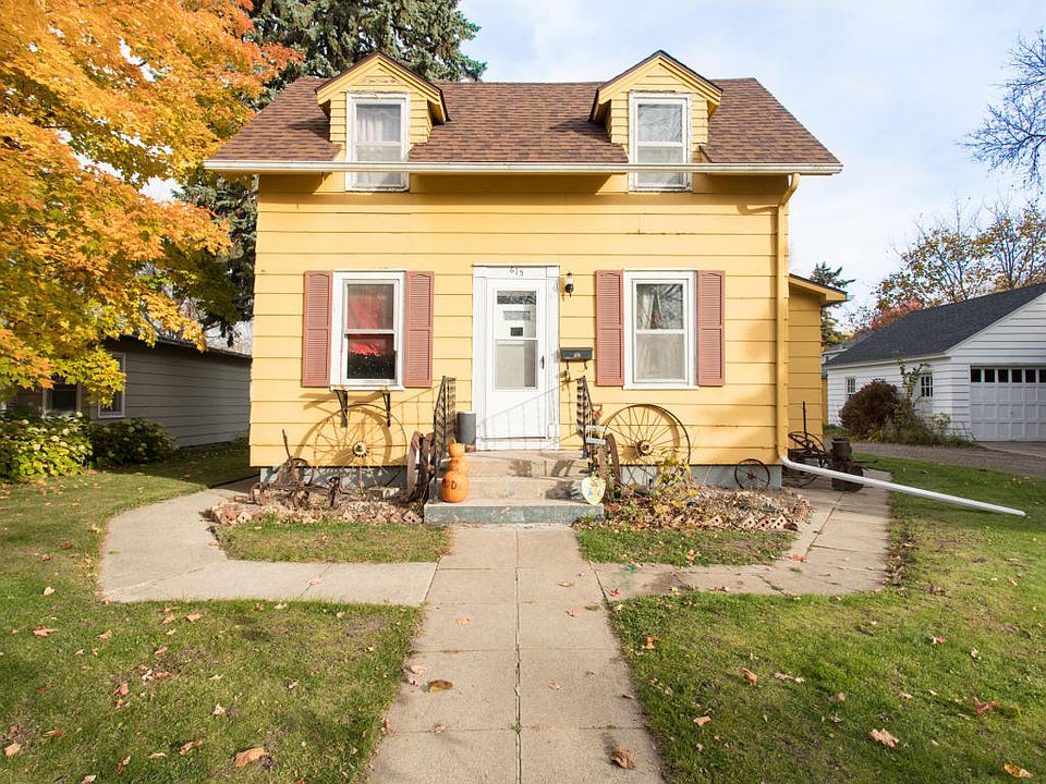 1st image of 615 8th Ave E