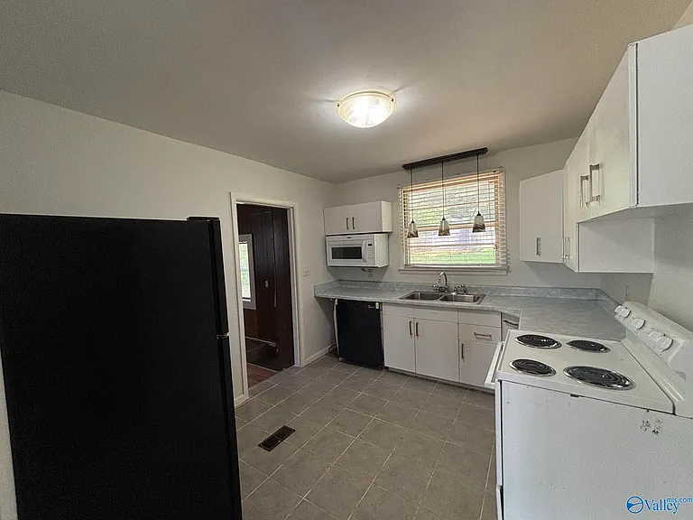 3907 Memorial Pkwy NW — Photo 3