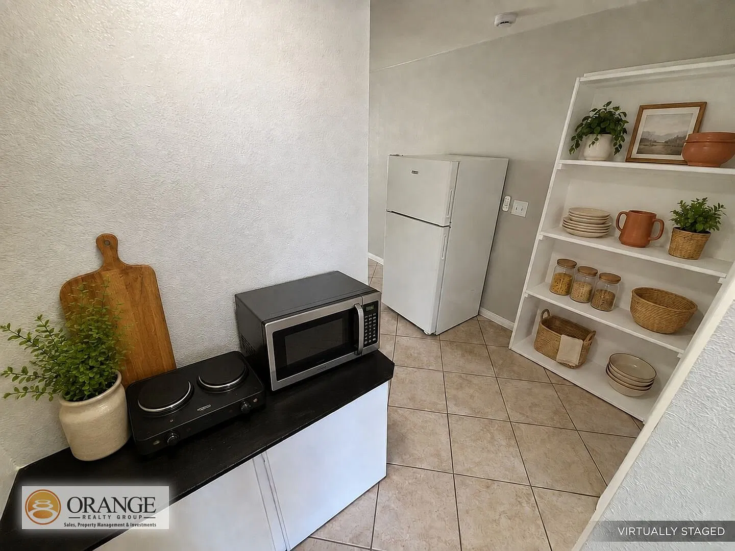 Charming Studio- Includes All Utilities -Near Unlv -Move In Special! — Photo 2