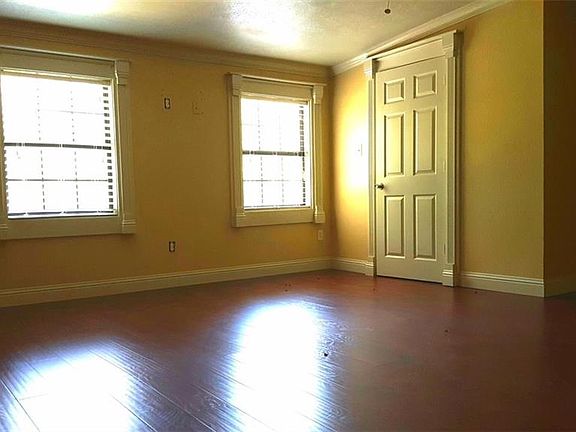 5th image of 306 Pecan Dr