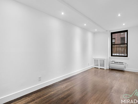 2nd image of 255 W 14th St APT 3F
