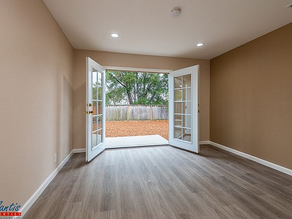 4th image of 2699 Flint Ave