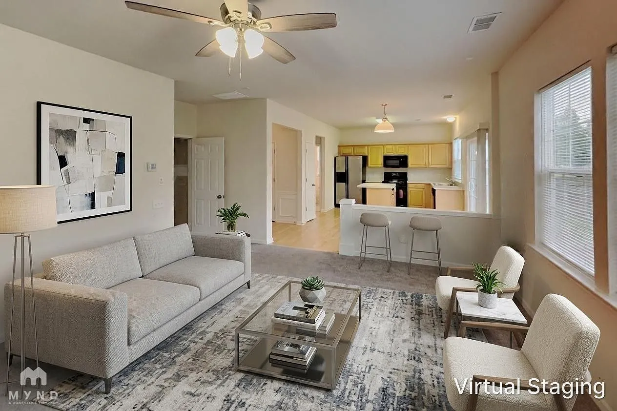 4 bed, 2.5 bath, 1944 sqft, $2,295 — Photo 2