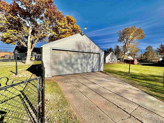 4th image of 520 Parkway Ave