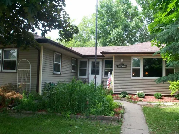 303 W 3rd St, Waunakee, WI 53597