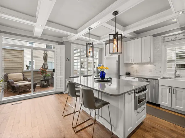 1157 Vidal St, White Rock, BC V4B 3T4