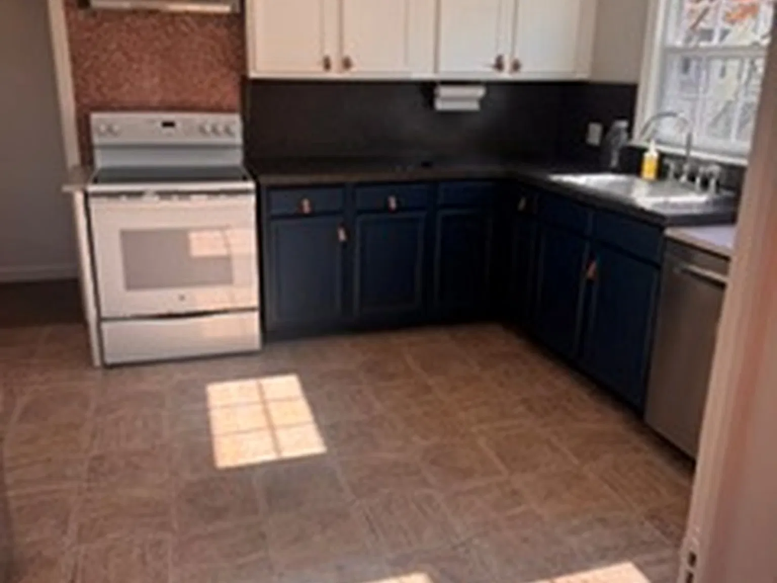 3 bed, 1100 sqft, $3,150 — Photo 4