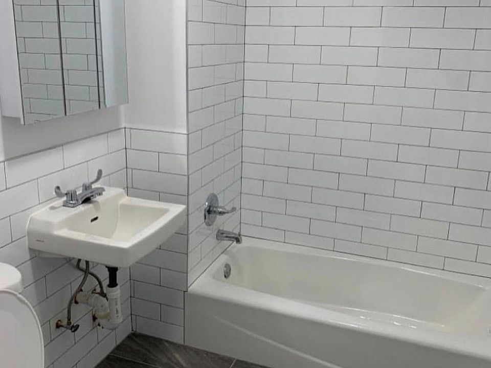 2nd image of 1950 Hobart Ave #2A
