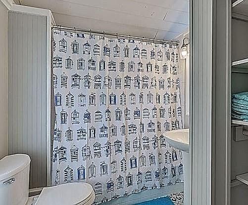 Full size bath