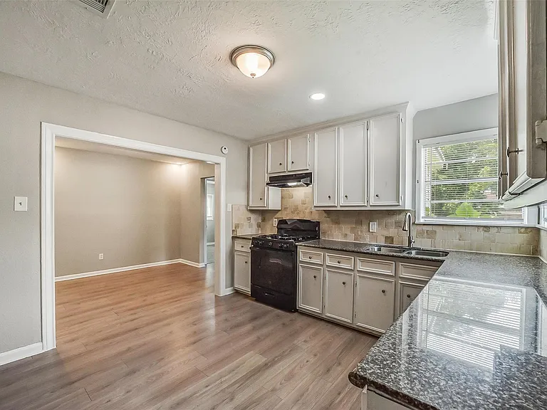 312 S Utah St — Photo 11