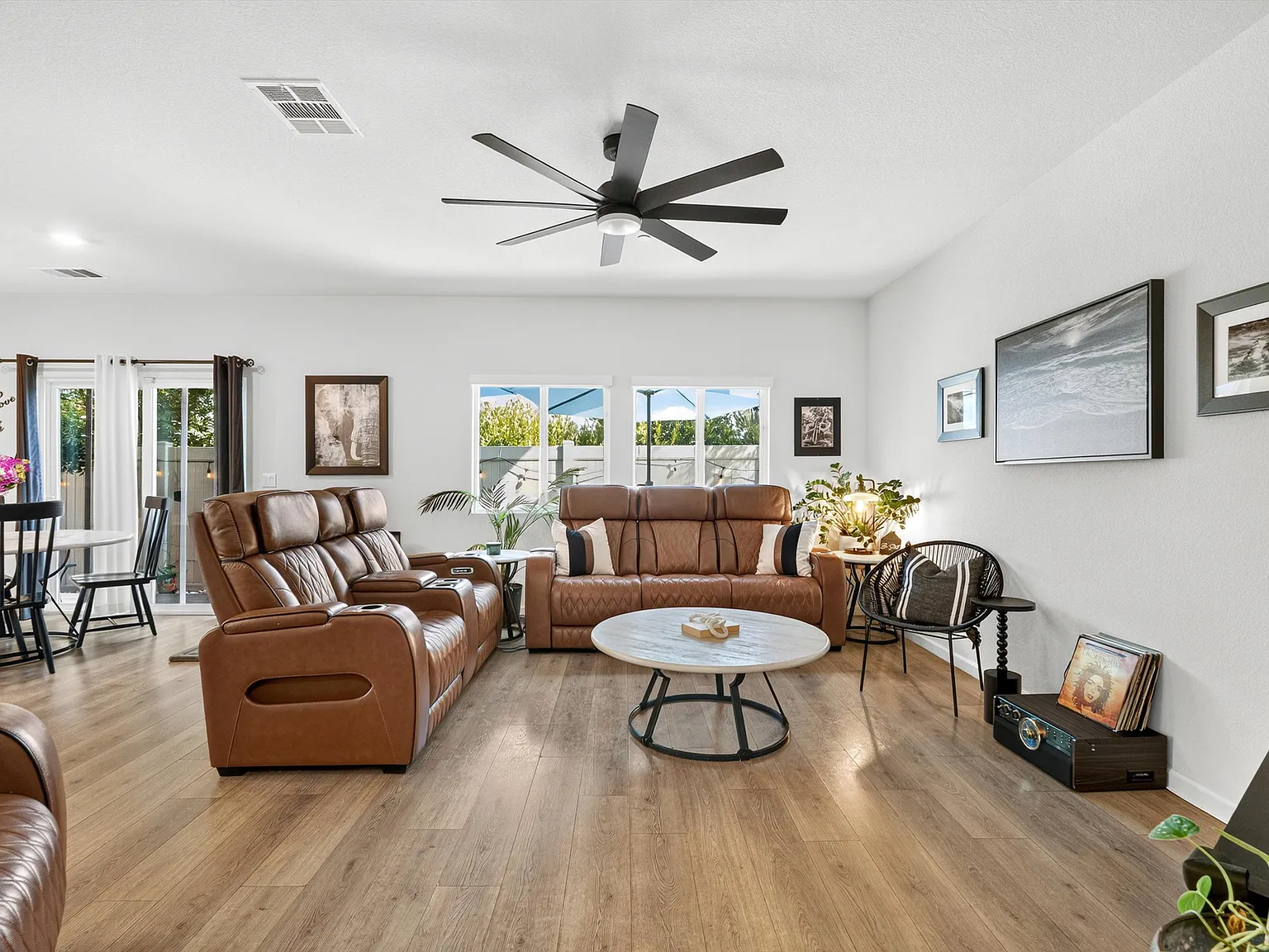 4 bed, 2.5 bath, 1811 sqft, $3,450 — Photo 3