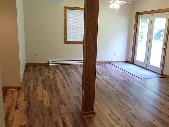 4th image of 834 Elm St W #2