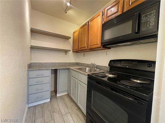 5th image of 405 S 15th St #B