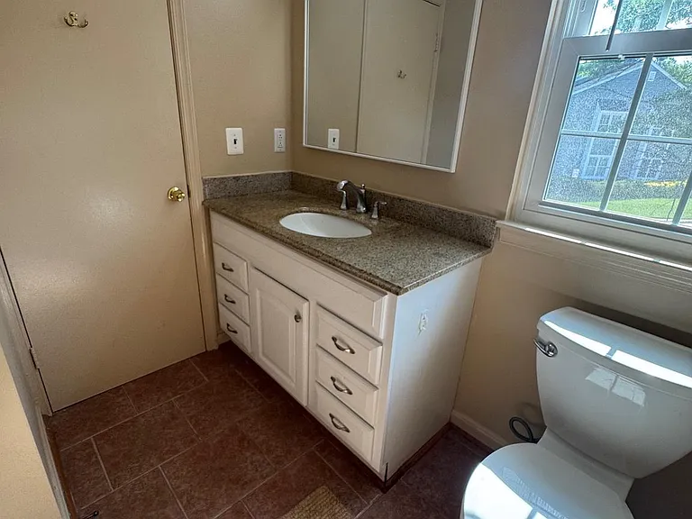 8610 Beekman Pl #C — Photo 16