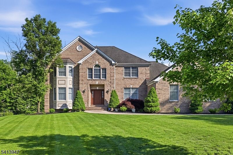 1st image of 31 Phillip Dr