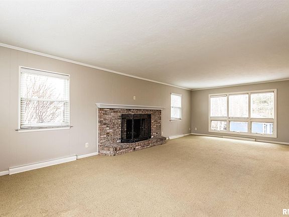 3rd image of 6122 N Fairlane Dr