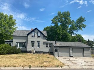 361 S 9th St, Bird Island, MN 55310