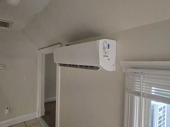 2nd image of 200 S Oak St Unit B