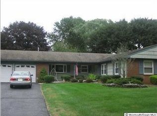 6 Edwards Ln, Manalapan, NJ 07726
