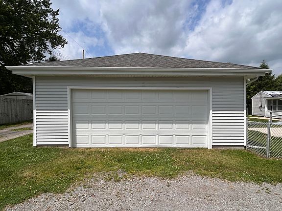 3rd image of 1001 W 38th Pl