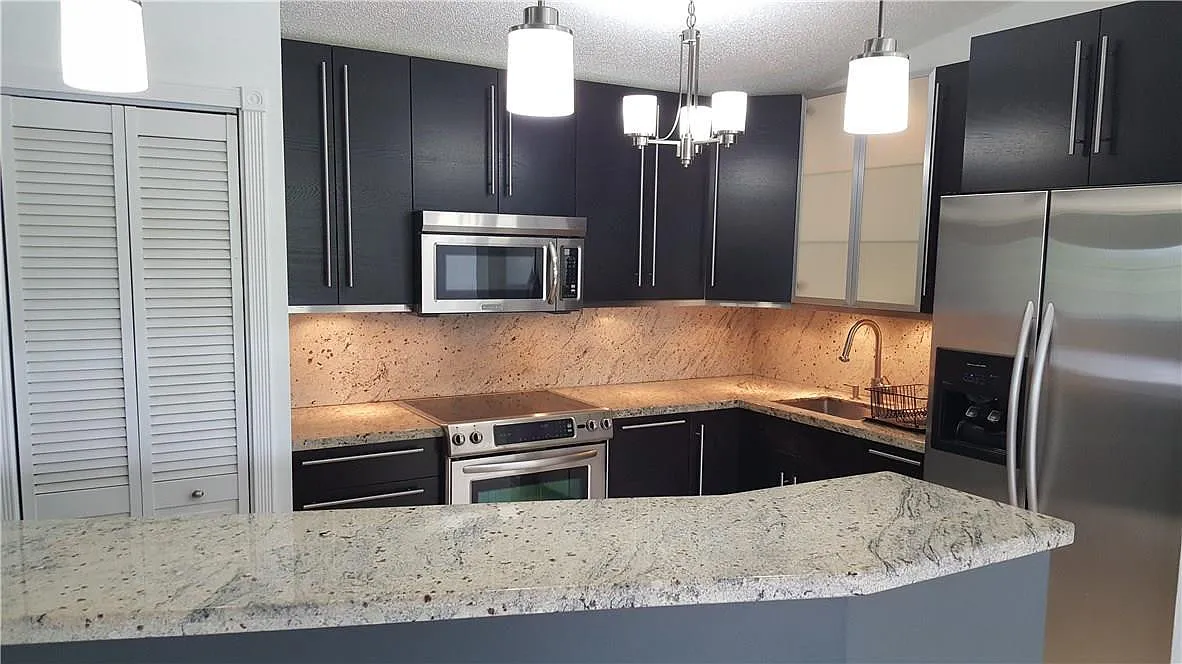 2 bed, 1.0 bath, 749 sqft, $1,850 — Photo 2