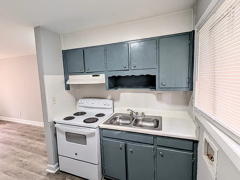 696 Hill St — Photo 1