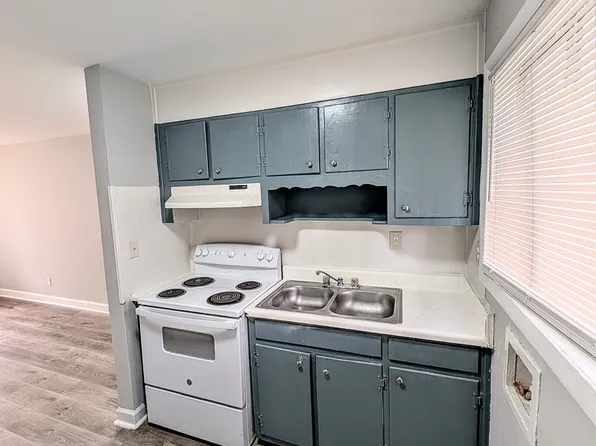 696 Hill St, Forest Park, GA