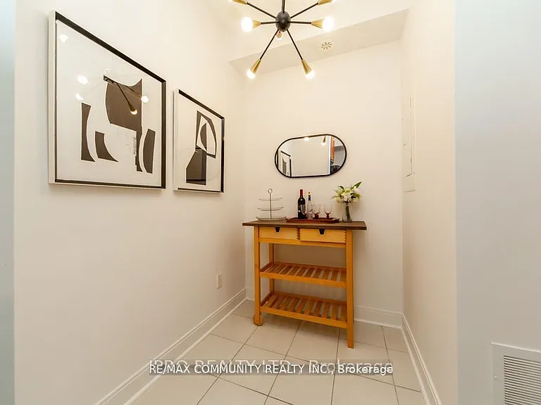 315 Village Green Sq #Townhouse 51 — Photo 14