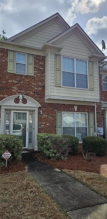 1st image of 2832 Parkway Close