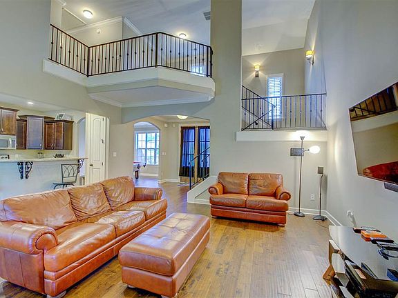 4th image of 7128 Hill Farm Dr