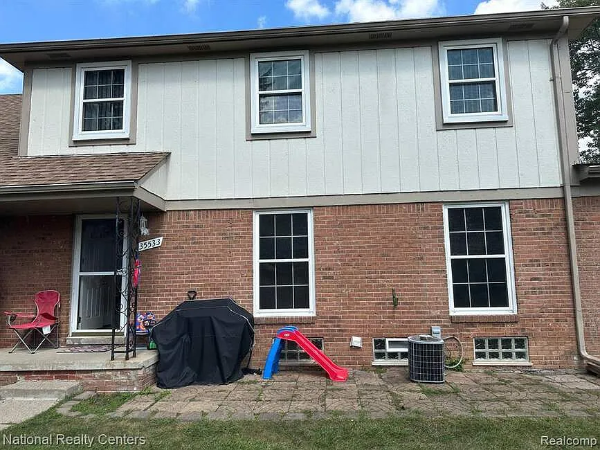 3 bed, 1.5 bath, 1200 sqft, $1,850 — Photo 1