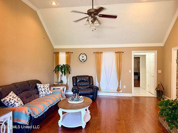 5th image of 501 Lowe Cir