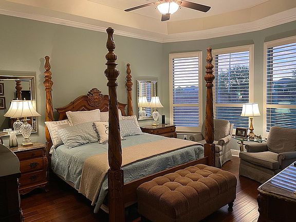 4th image of 23803 Canella Ct