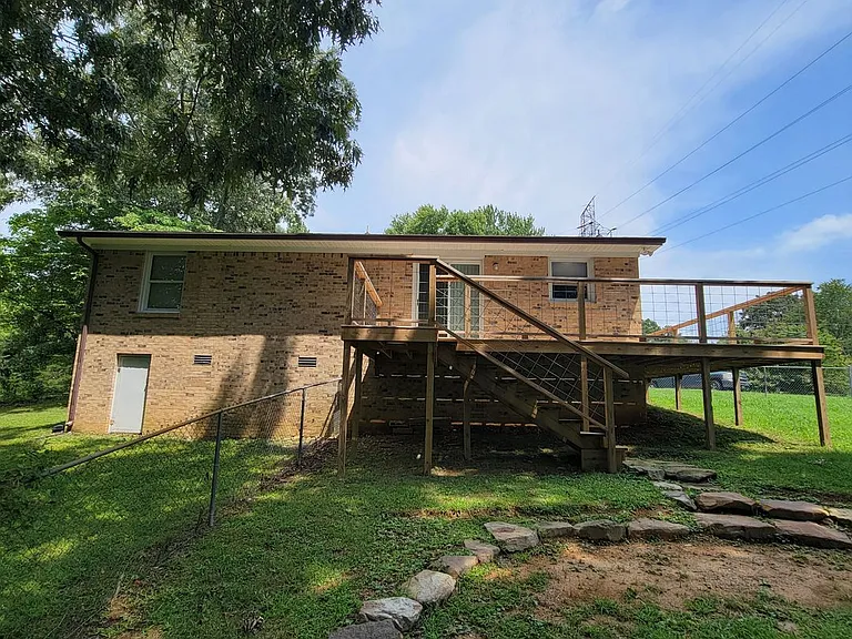 2128 Wildwood Rd — Photo 14