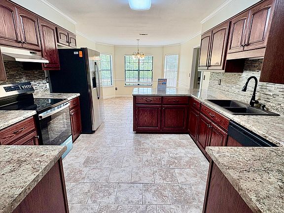 2nd image of 4325 Creekview Drive