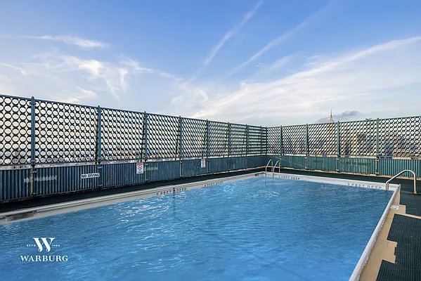 Sold by Warburg | media 18