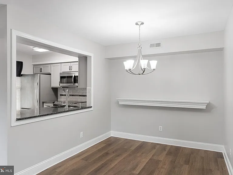 380 Delancey Pl #A — Photo 11