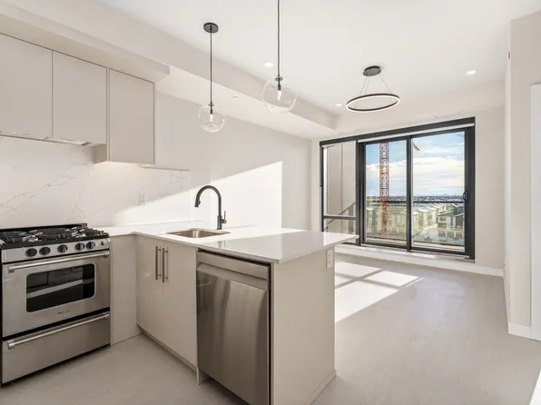 8375 Broadcast Ave SW, Calgary, AB