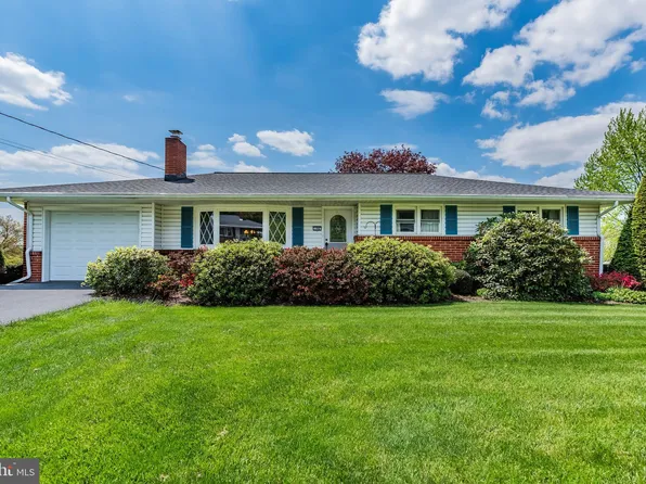106 Cockleys Dr, Mechanicsburg, PA 17055