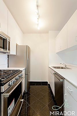 3rd image of 145 W 67th St APT 19B