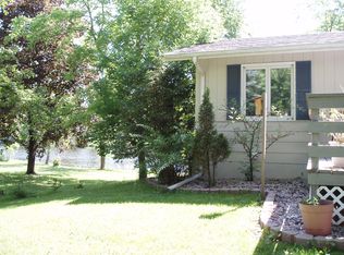 36 River Ln, Clintonville, WI 54929