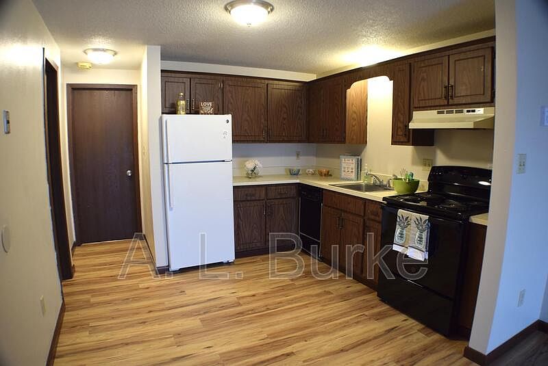1st image of 2901 North St APT 6