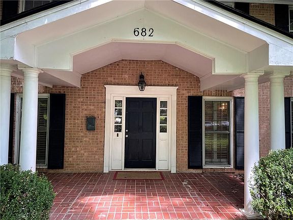 3rd image of 682 E Morningside Dr NE